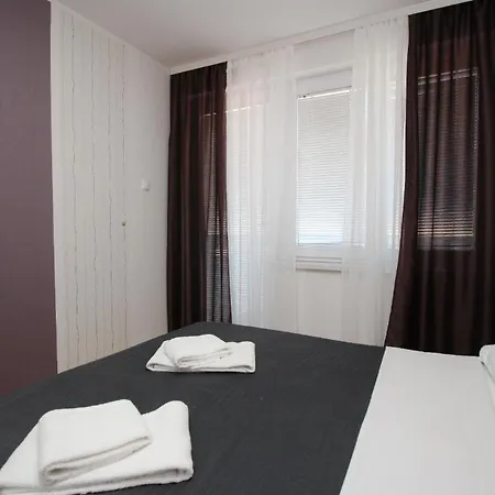 Modern Eingerichtete Fuer 4 Personen Ideal Fuer Famillien Mit Im Zentrum Von Apartman