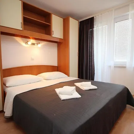 Apartman Modern Eingerichtete Fuer 4 Personen Ideal Fuer Famillien Mit Im Zentrum Von *