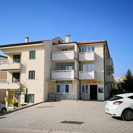 Apartman Modern Eingerichtete Fuer 4 Personen Ideal Fuer Famillien Mit Im Zentrum Von