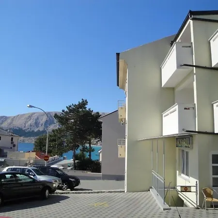 Apartman Modern Eingerichtete Fuer 4 Personen Ideal Fuer Famillien Mit Im Zentrum Von