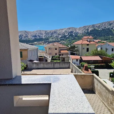 Modern Eingerichtete Fuer 4 Personen Ideal Fuer Famillien Mit Im Zentrum Von Apartman *